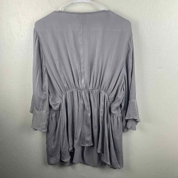 Torrid Gray 100% Rayon Ruffle Cinched Tunic Style Top Size 2 - Picture 3 of 8